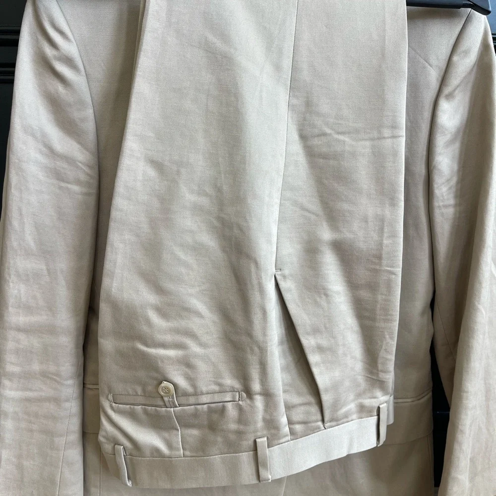 Banana Republic Men's Beige Blazer & Pants - Picture 3 of 9